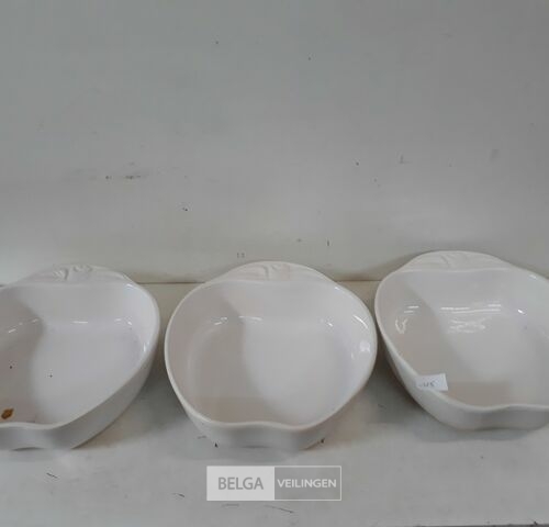 3 x Ovenschotel +/- 27 cm – kavel bij Belga Veilingen, Oudsbergen