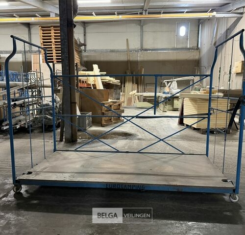 Kleine meubelkar – kavel bij Belga Veilingen, Lummen