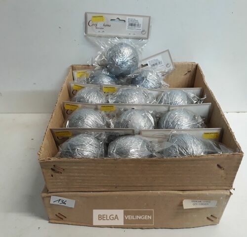 24 x Kerstbal zilver – kavel bij Belga Veilingen, Oudsbergen