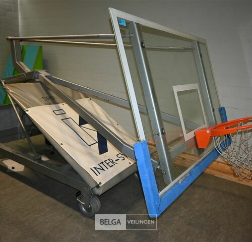 Inklapbare mobiele basketbalring – kavel bij Belga Veilingen