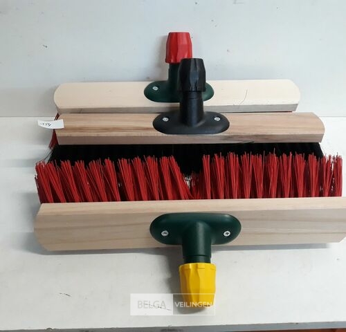 3 x Straatborstel pvc haren 40 cm – kavel bij Belga Veilingen, Oudsbergen