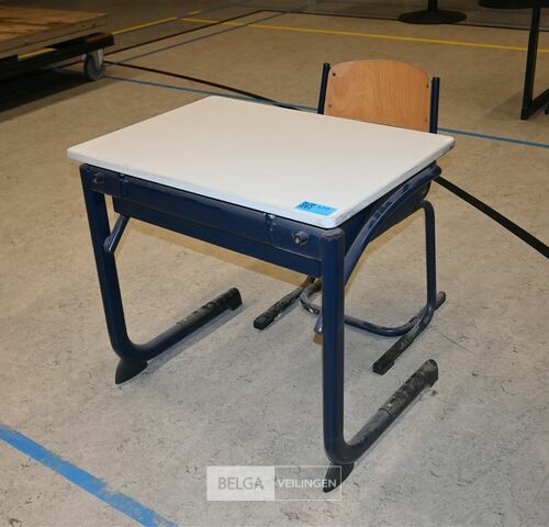 1x set van schoolbank met stoel – kavel bij Belga Veilingen
