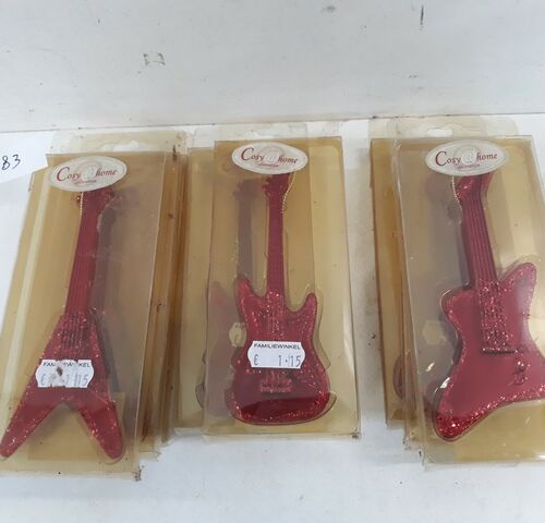 8 x Hangdeco guitar rood 13 cm 3 assorti – kavel bij Belga Veilingen, Oudsbergen