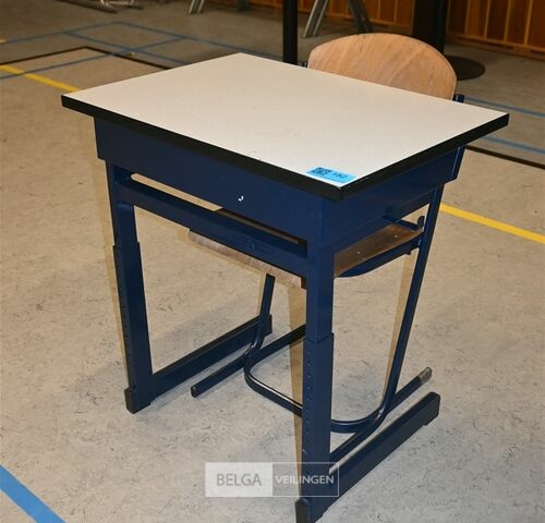 1x set van schoolbank met stoel – kavel bij Belga Veilingen