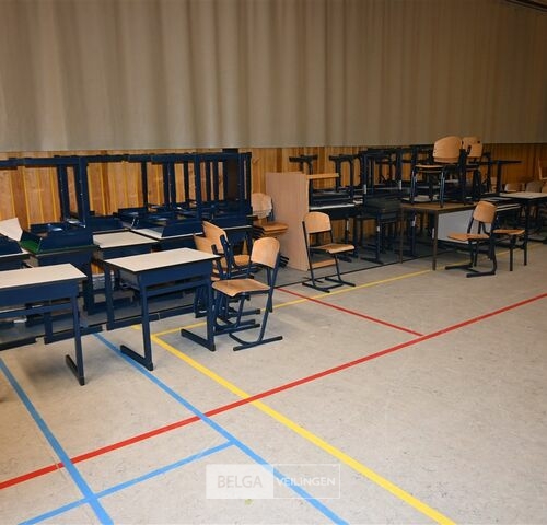 Partij schoolmeubilair – kavel bij Belga Veilingen