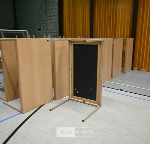 ± 23x Tafels – kavel bij Belga Veilingen