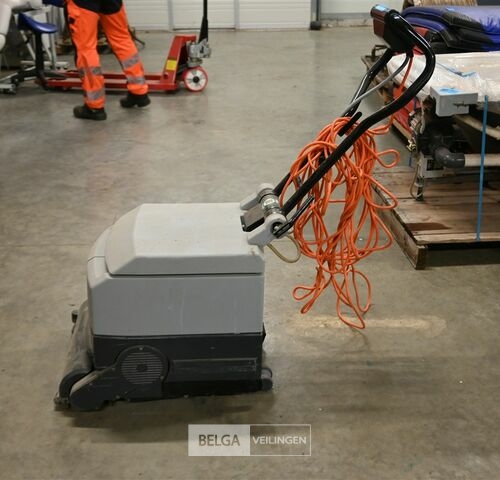 NILFISK schrobzuigmachine – kavel bij Belga Veilingen