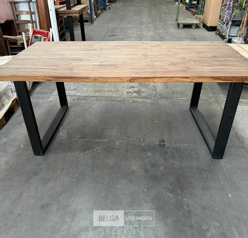 Industriële eettafel – kavel bij Belga Veilingen, Lummen