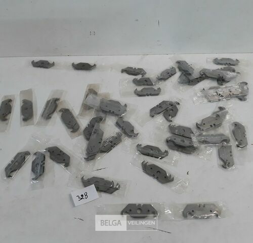 22 x Vervangmes 5 stuks met haak 5 cm – kavel bij Belga Veilingen, Oudsbergen