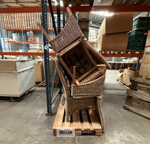 ± 8 Rieten stoelen – kavel bij Belga Veilingen, Lummen