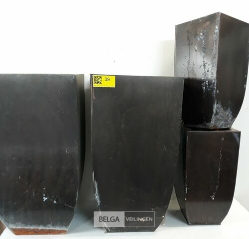 2 x Bloembakken set zinc 2 stuks met roestplekken – kavel bij Belga Veilingen, Oudsbergen