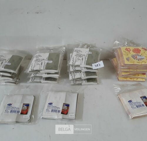 24 x Onderzetter voor glas papier 9x9 cm 20st – kavel bij Belga Veilingen, Oudsbergen