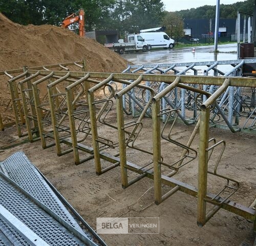 2 x metalen fietsrek – kavel bij Belga Veilingen
