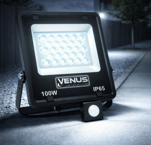 5 x LED Schijnwerper 100W met Bewegingssensor – 6500K Koud Wit – IP65 – FLAG-100 – kavel bij Belga Veilingen