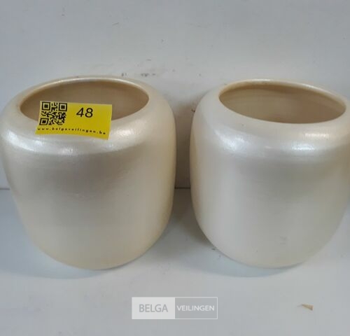 2 x Bloempot keramiek crème Dia 20 – H 20 cm – kavel bij Belga Veilingen, Oudsbergen