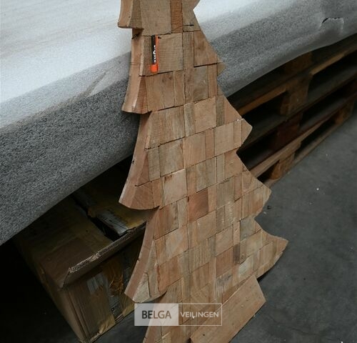 Houten kerstboom – kavel bij Belga Veilingen, Lummen