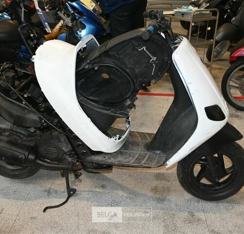 Scooter wrak – kavel bij Belga Veilingen, Scooters