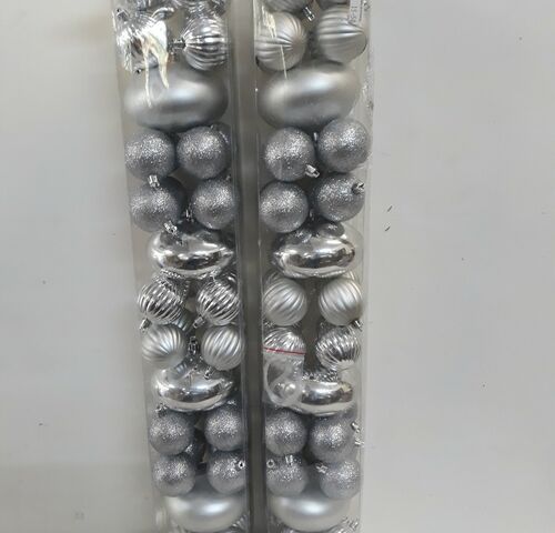 2 x Kerstballen pvc 44 stuks zilver – kavel bij Belga Veilingen, Oudsbergen