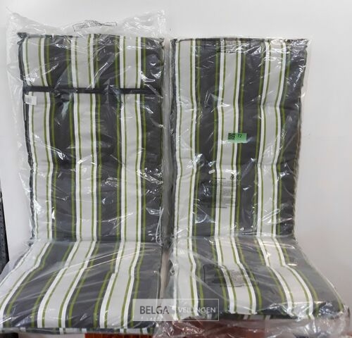 2 x Tuinkussen hoge rug 75x50x50 cm groen met lijnen – kavel bij Belga Veilingen, Oudsbergen