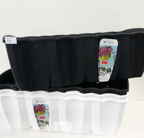 4 x Bloembak 58x27 cm geschikt voor balustrade – kavel bij Belga Veilingen, Oudsbergen