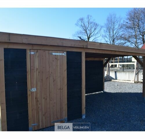 Buitenverblijf met berging douglas afm 250x300cm, 550x300x245x230cm – kavel bij Belga Veilingen, Lummen