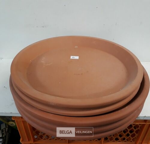 5 x Onderschotel terracotta 2x48 cm + 3x53 cm – kavel bij Belga Veilingen, Oudsbergen