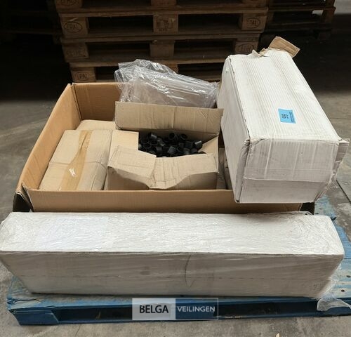 ± 5 rollen papier op rol – kavel bij Belga Veilingen, Lummen