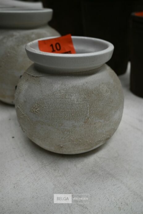 ± 3 beige vazen – foto 2 – kavel bij Belga Veilingen, Lummen