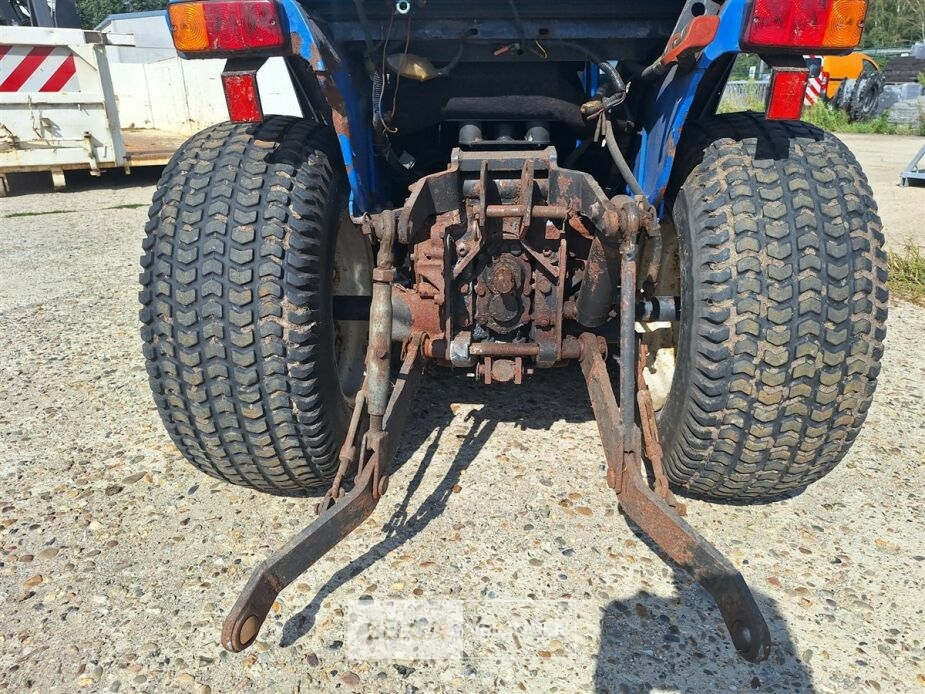 ISEKI tractor + maaibalk – foto 11 – kavel bij Belga Veilingen