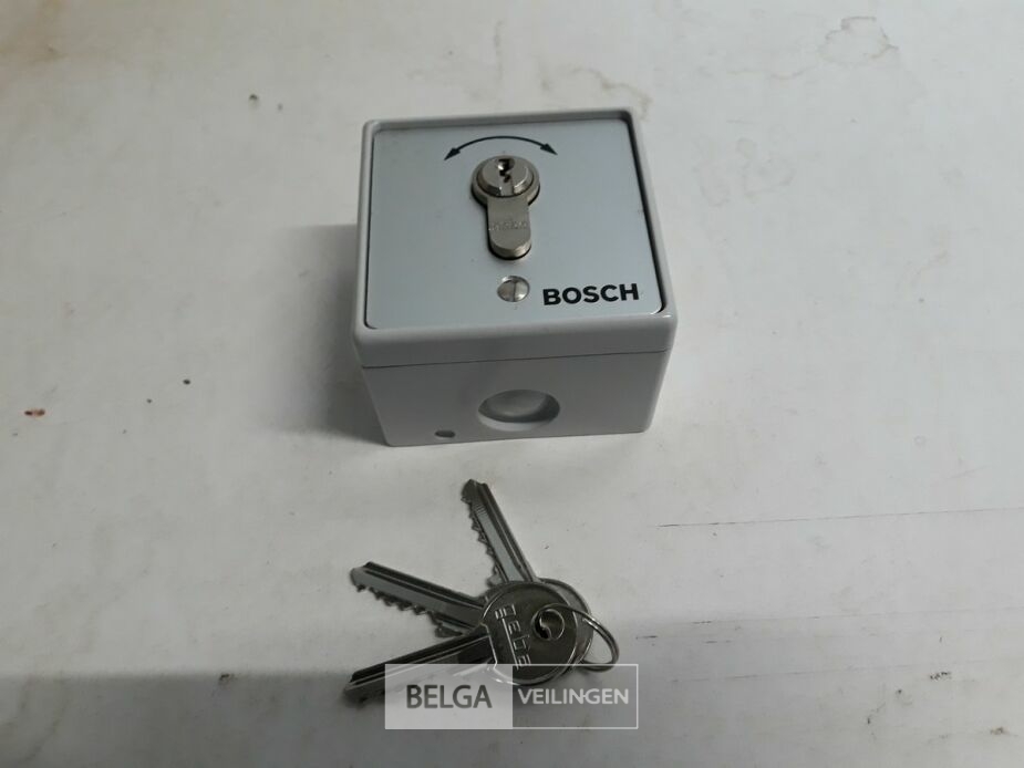 1 x Sleutelschakelaar garagepoort Bosch – foto 3 – kavel bij Belga Veilingen, Oudsbergen