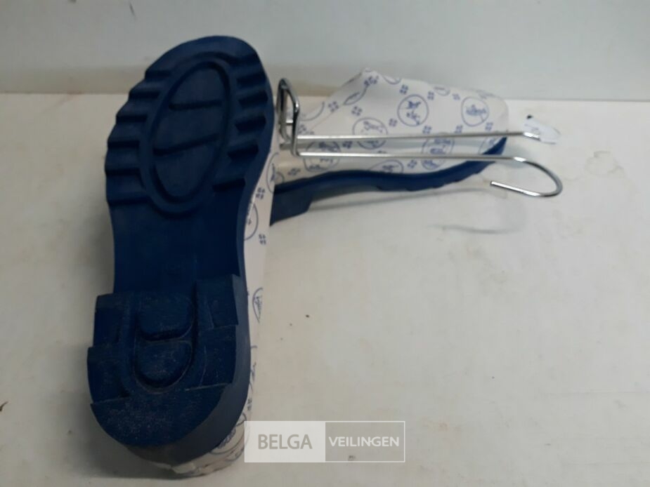1 x Tuinschoen pvc 38 wit/blauw – foto 3 – kavel bij Belga Veilingen, Oudsbergen
