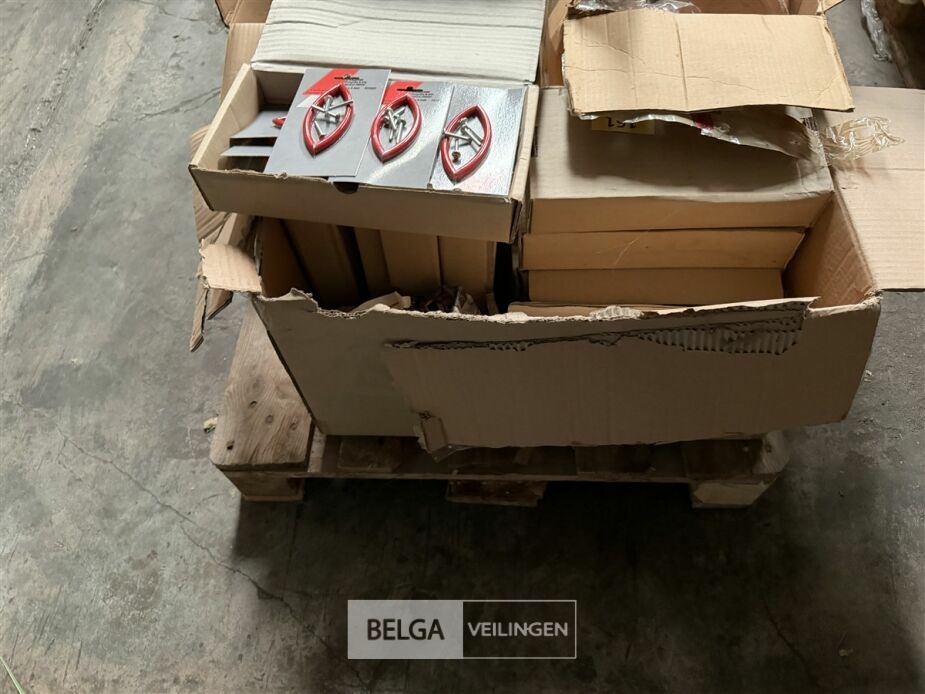 ± 75 Rode handgrepen – foto 2 – kavel bij Belga Veilingen, Lummen