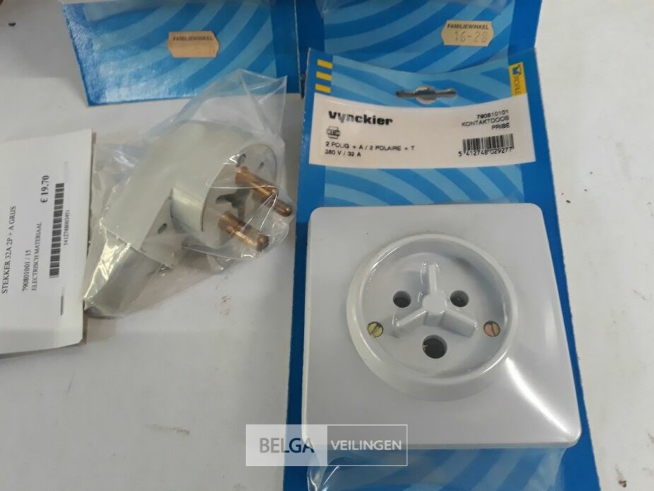 1 x Stekker + 3 x Stopcontact 380V/32A 3P – foto 3 – kavel bij Belga Veilingen, Oudsbergen