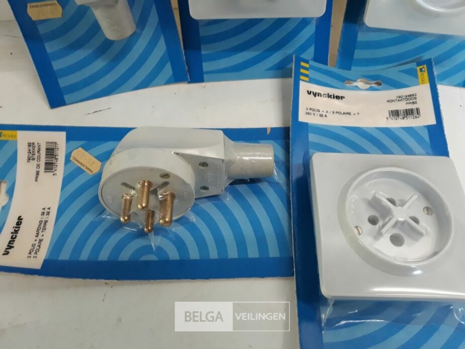2 x Stekker + 3 x Stopcontact 380V/32A 4P – foto 3 – kavel bij Belga Veilingen, Oudsbergen