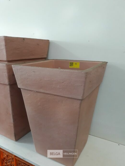 3 x Bloempot vierkant 40x40 cm H 55 cm – foto 4 – kavel bij Belga Veilingen, Oudsbergen