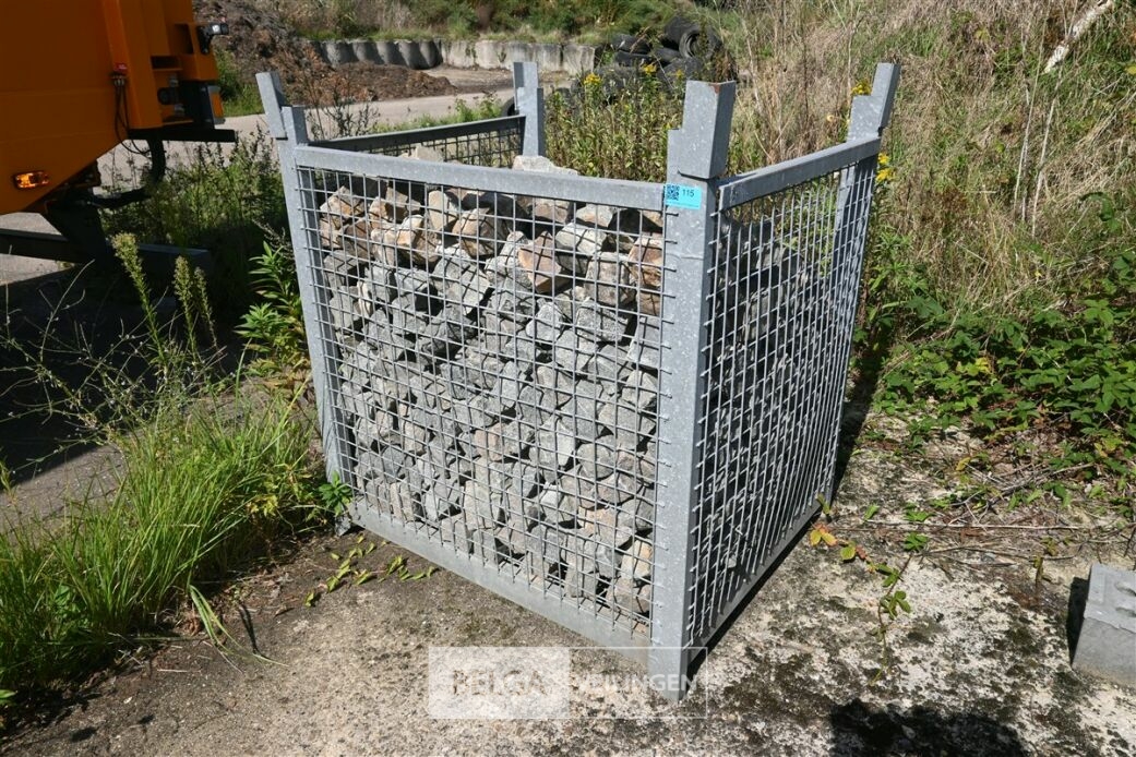 Partij kleine kasseien + bak – foto 2 – kavel bij Belga Veilingen