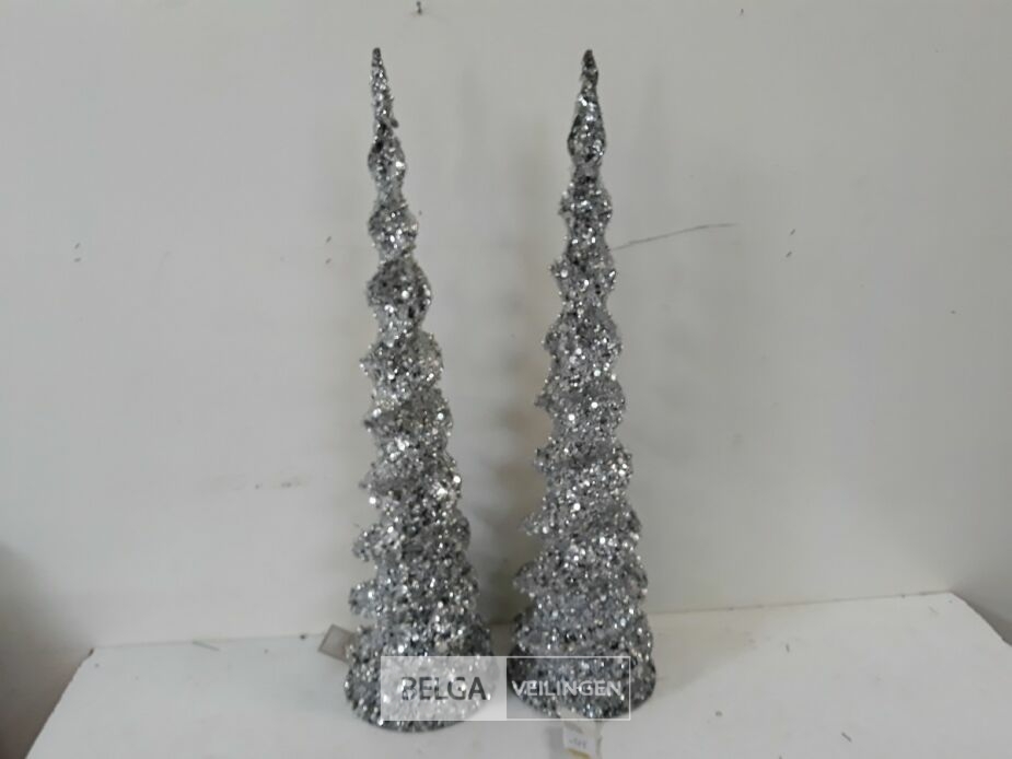 2 x Kerst kegel zilver 60 cm – foto 2 – kavel bij Belga Veilingen, Oudsbergen