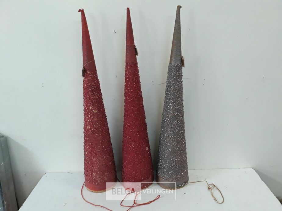 3 x Kerstkegel 75 cm beschadigd – foto 2 – kavel bij Belga Veilingen, Oudsbergen