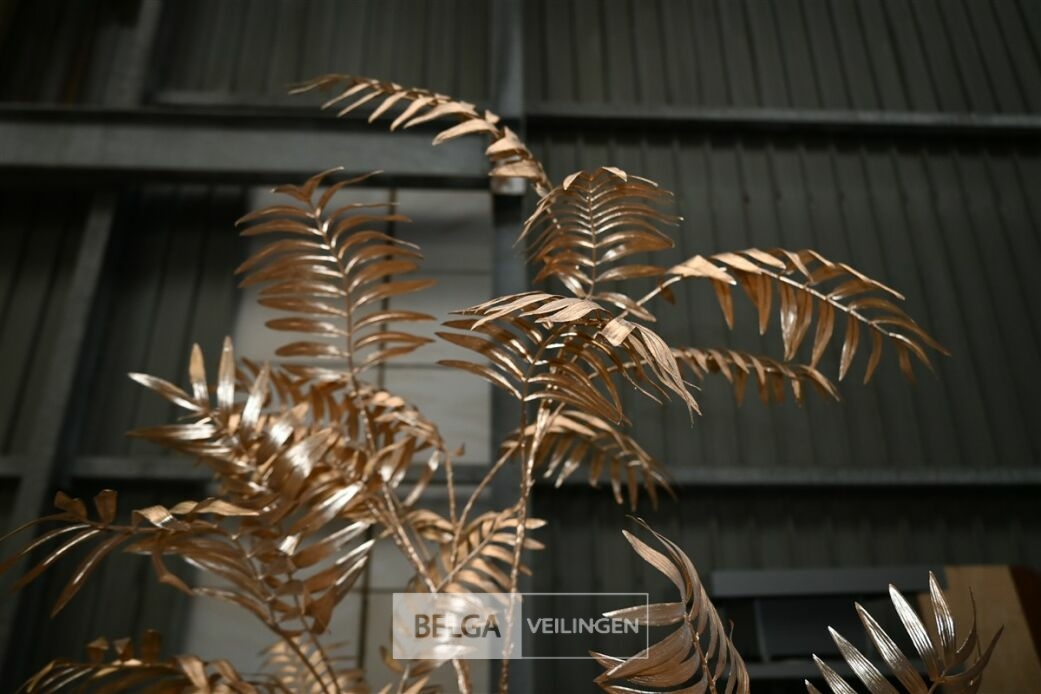 Gouden plastieken sierboom – foto 4 – kavel bij Belga Veilingen, Lummen