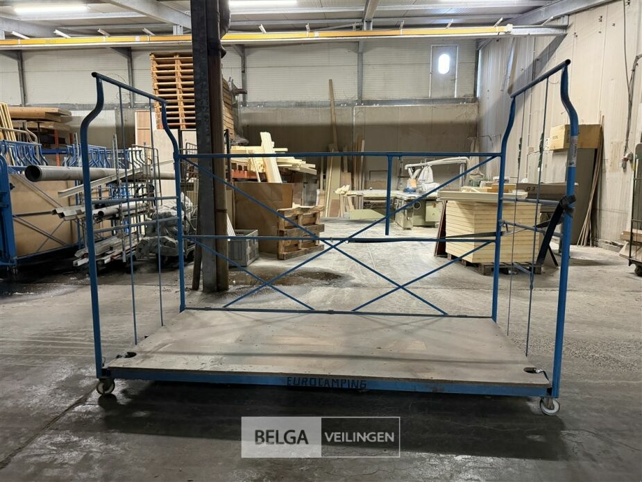 Kleine meubelkar – foto 2 – kavel bij Belga Veilingen, Lummen