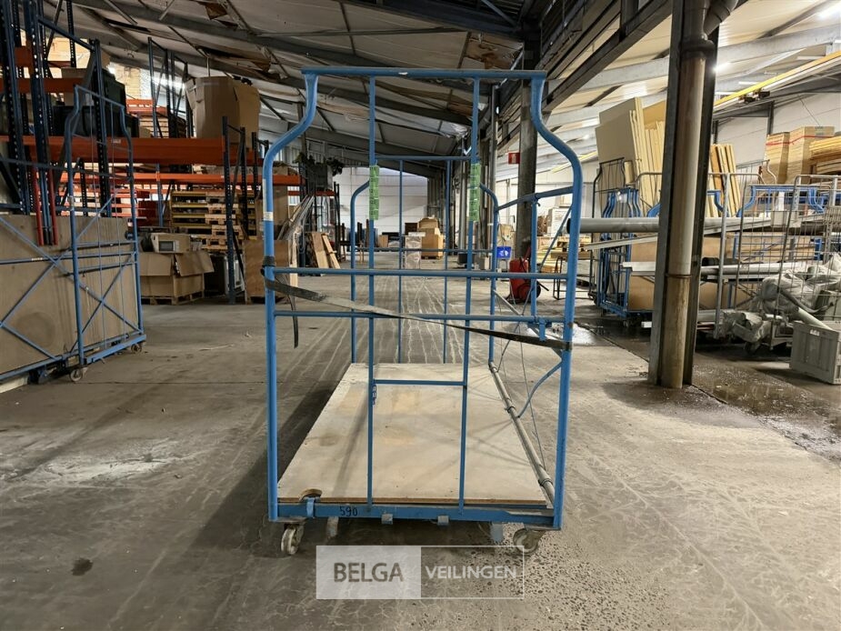 Kleine meubelkar – foto 4 – kavel bij Belga Veilingen, Lummen