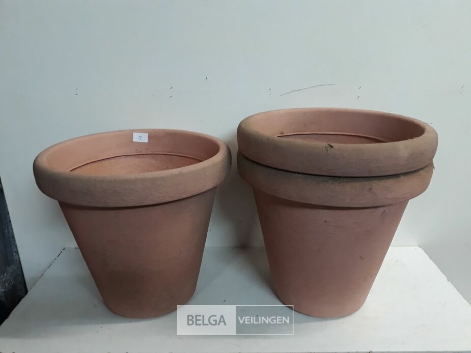 3 x Bloempot rond 40 x H35 cm – foto 2 – kavel bij Belga Veilingen, Oudsbergen