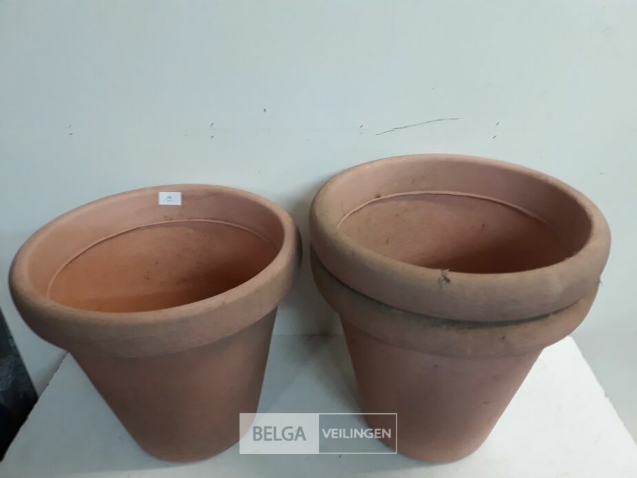 3 x Bloempot rond 40 x H35 cm – foto 3 – kavel bij Belga Veilingen, Oudsbergen