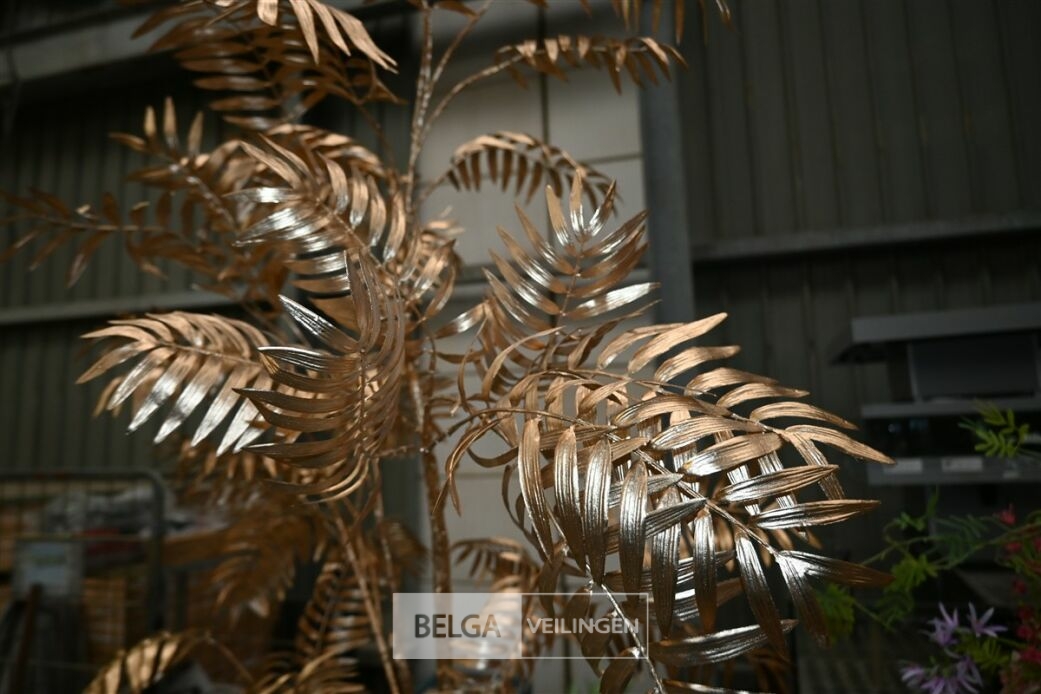 Gouden plastieken sierboom – foto 3 – kavel bij Belga Veilingen, Lummen