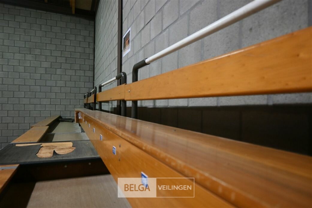 Mobiele inschuifbare zittribune – foto 5 – kavel bij Belga Veilingen