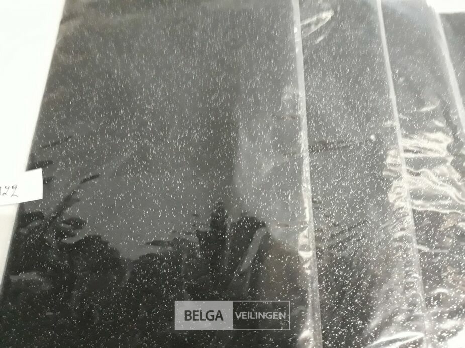 5 x Decostof zwart met stippen 34cm x 3M – foto 3 – kavel bij Belga Veilingen, Oudsbergen