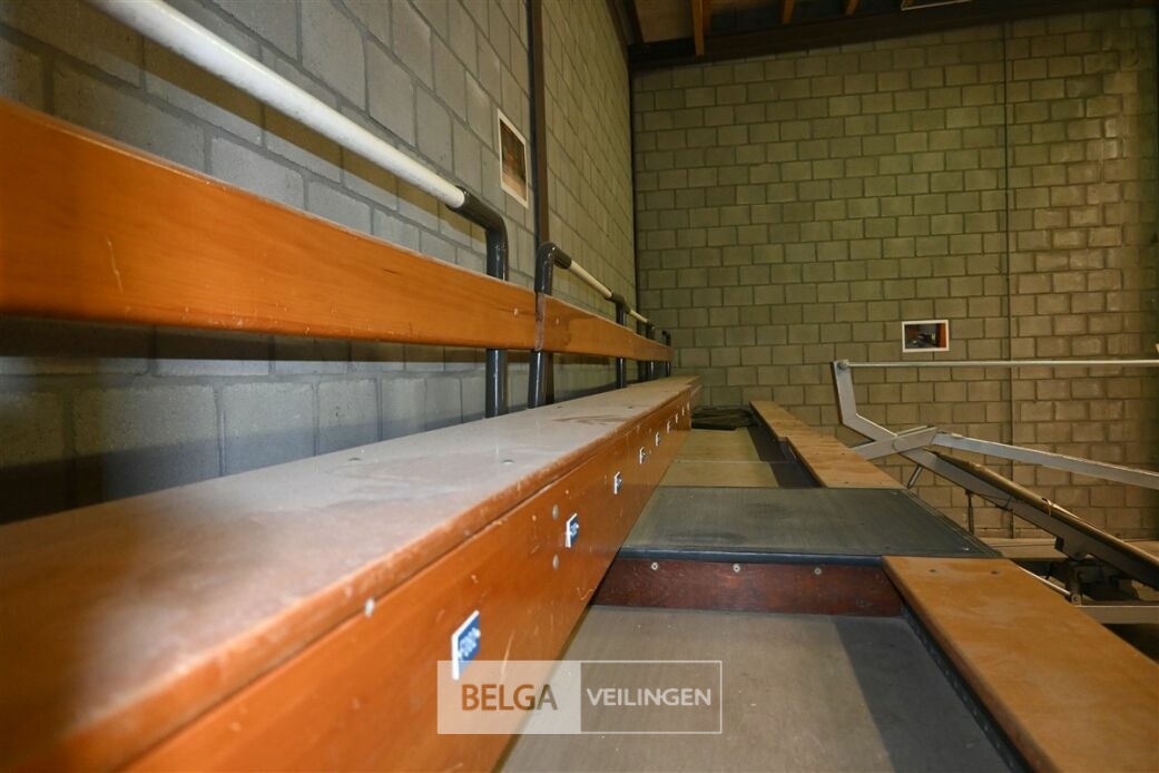 Mobiele inschuifbare zittribune – foto 5 – kavel bij Belga Veilingen