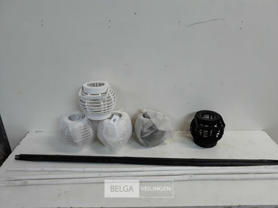 5 x Lantaarn voor kaars op te hangen of op piket – foto 2 – kavel bij Belga Veilingen, Oudsbergen