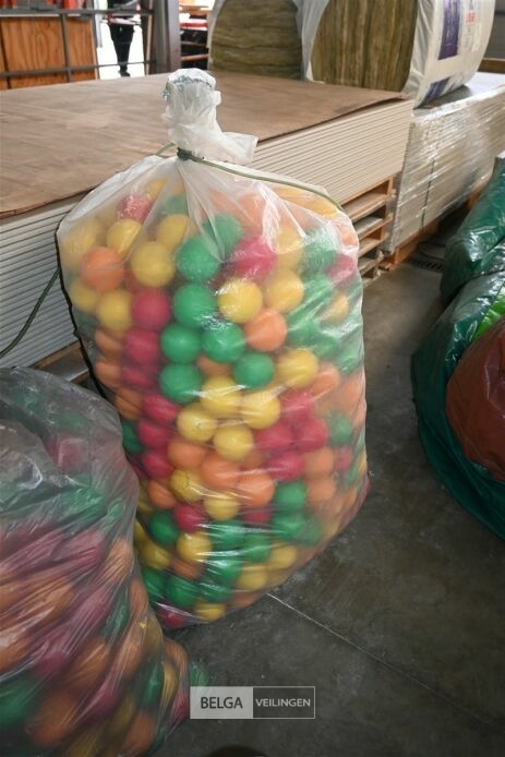Opblaasbaar ballenbad met blower en ballen – foto 10 – kavel bij Belga Veilingen
