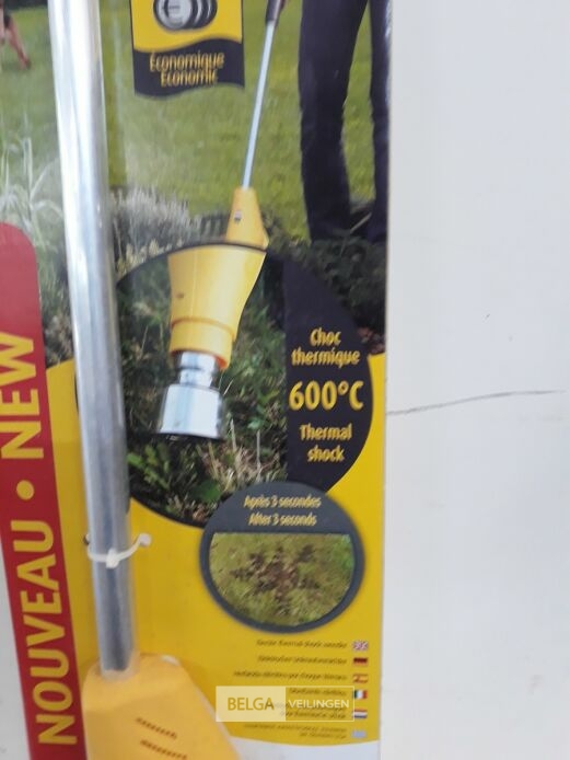 1 x Benzine heggenschaar superlite 4528 lengte blad 45 cm knipt 28 mm – foto 3 – kavel bij Belga Veilingen, Oudsbergen